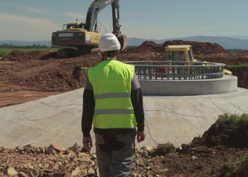 La eólica oxigena el Camino de Santiago