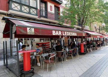 “Baja el tono”: Bilbao prueba unos instrumentos que avisan cuando el ruido en las terrazas es muy alto