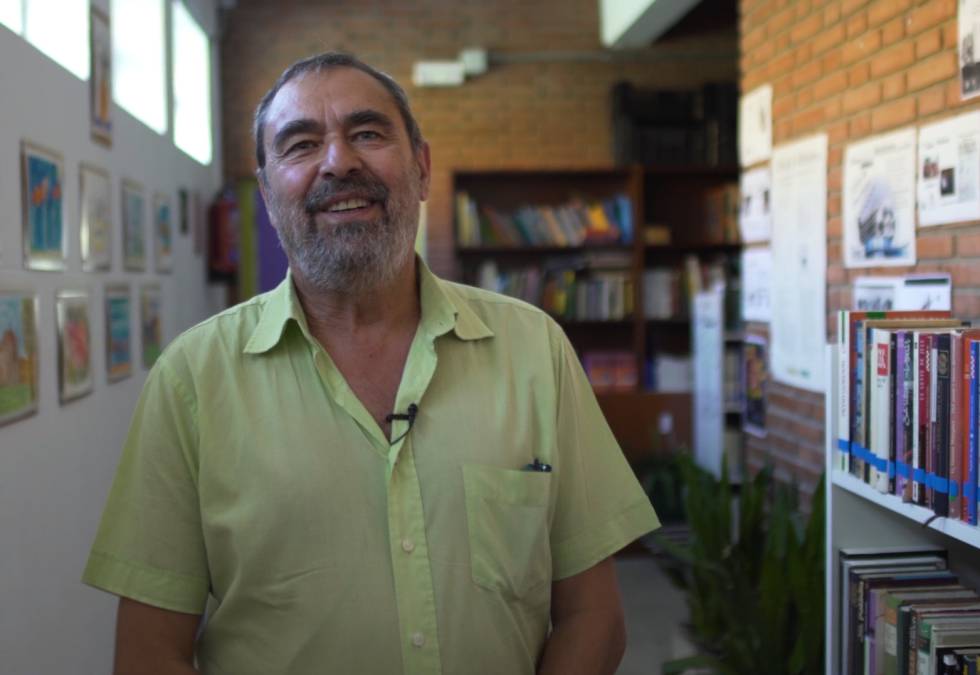 José Javier Sánchez, voluntario de la biblioteca Entrelíneas en el barrio España (Valladolid).
