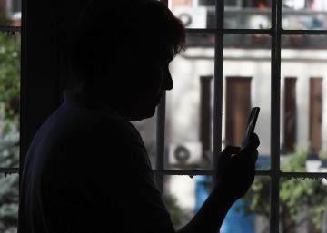 “Me amenazó con colgar mis vídeos sexuales y etiquetar a mi familia”