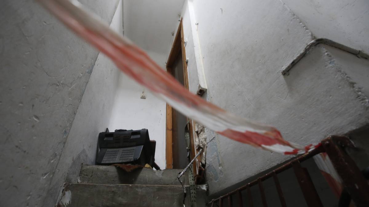 Interior de la casa de Manresa ocupada en la que presuntamente se ha producido la violación.
