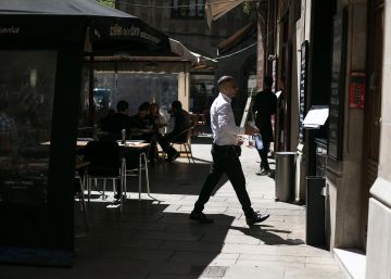Un camarero pierde la custodia compartida de sus hijos por sus “largas jornadas” laborales