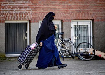 La policía holandesa recula y vetará a las mujeres con burka en comisaría tras el ultimátum del Gobierno