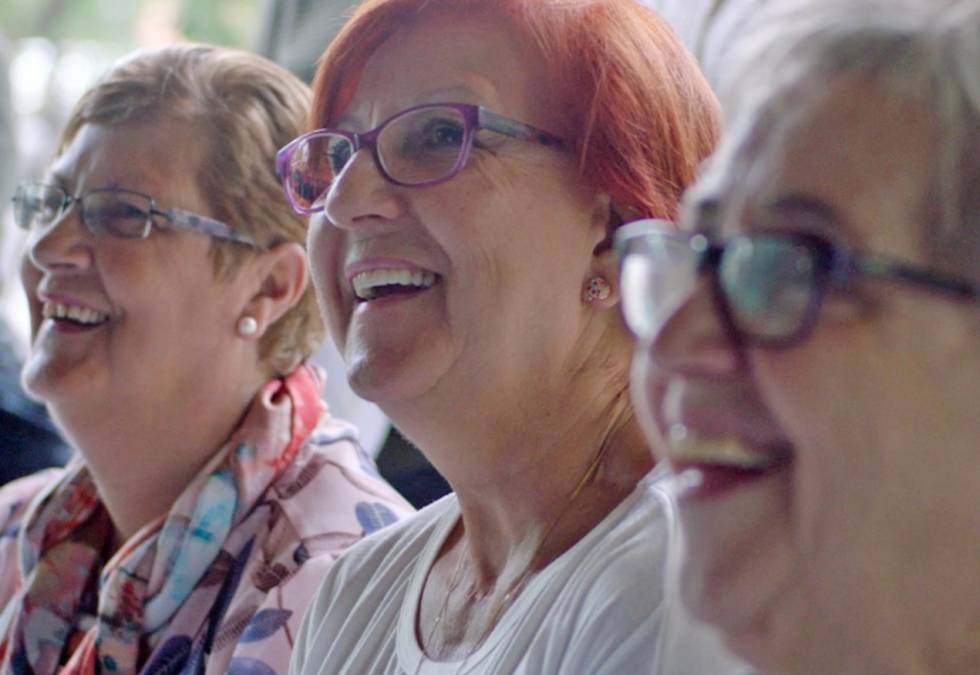 De izquierda a derecha, Julia de la Prida, Carmen León y Julia Miranda.