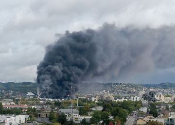 Un incendio en una fábrica química de Rouen pone en riesgo de contaminación el río Sena