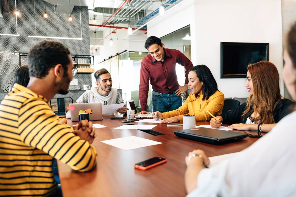 Los ‘millennials’ hispanos dictan la nueva etiqueta laboral