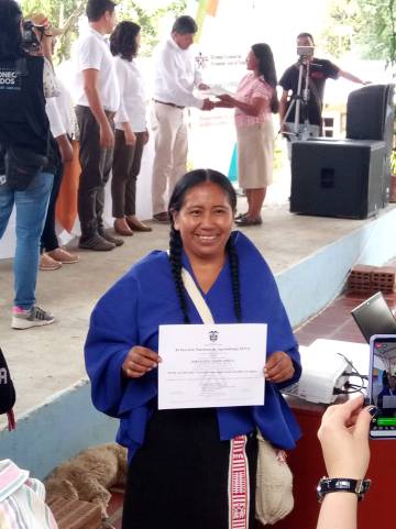 Rosa fue una de las indígenas que recibió el título de tejedora.