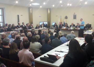 Un viraje de la Fiscalía baja de 45 a 6 los acusados en un escándalo urbanístico en Castro Urdiales