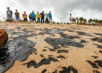 Una mancha de petróleo llega a la bahía brasileña de Todos los Santos, la segunda más grande del mundo