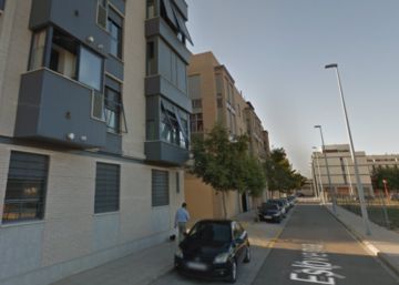 Detenido un policía nacional por encañonar y amenazar de muerte a su pareja en Valencia