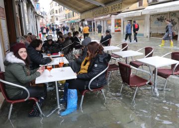 El agua desciende en Venecia tras un nuevo día de inundaciones