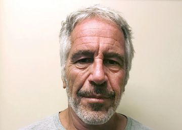Arrestados los dos guardias que vigilaban a Jeffrey Epstein el día que murió en prisión Arrestados los dos guardias que vigilaban a Jeffrey Epstein el día que murió en prisión