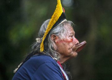 Raoni Metuktire: “El dinero sirve para vigilar la selva pero hay que implicar a los políticos”