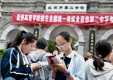 China copa la cima del informe PISA entre críticas por la presión escolar