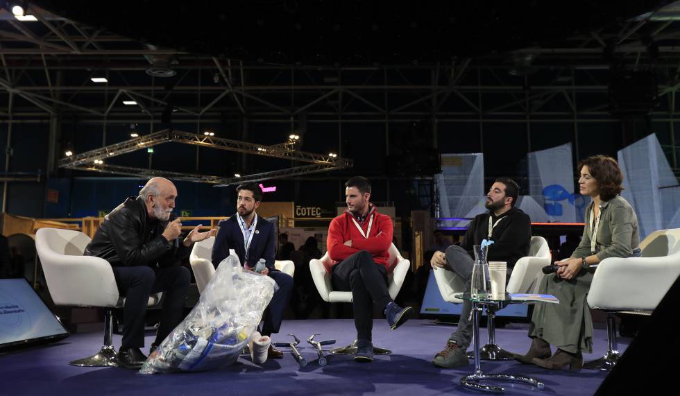 Jesús Pagán, Oriol Reull, Rubén Valbuena, Iago Pazos y Sandra Gallego, el pasado jueves en la Cumbre del Clima de Madrid.