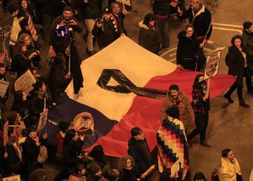 Dos detenidos y seis policías heridos durante la marcha por el clima