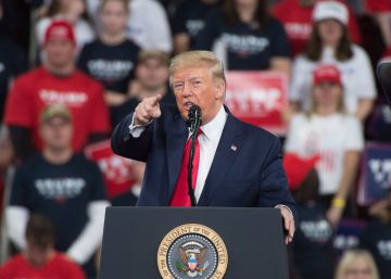 Donald Trump la emprende (otra vez) contra los molinos de viento