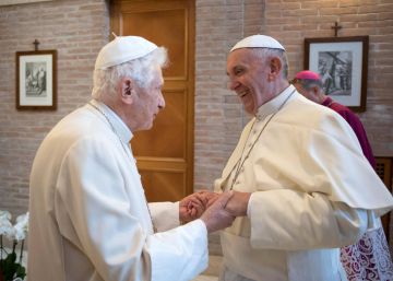 Ratzinger pide que se retire su nombre del libro que defiende el celibato Ratzinger pide que se retire su nombre del libro que defiende el celibato