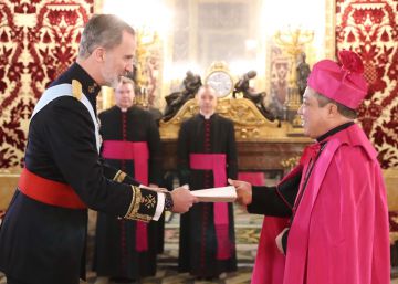 El nuevo nuncio vaticano entrega sus credenciales al Rey