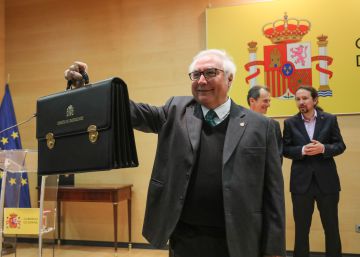 Castells reformula el rol de ministro: debuta al mes de ser nombrado y sin cámaras Castells reformula el rol de ministro: debuta al mes de ser nombrado y sin cámaras