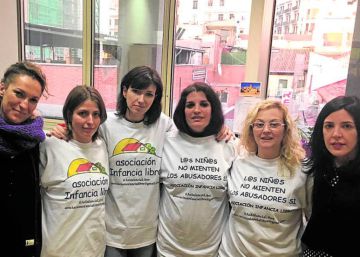 Un juzgado archiva la causa por abusos denunciada por una de las madres de Infancia Libre Un juzgado archiva la causa por abusos denunciada por una de las madres de Infancia Libre