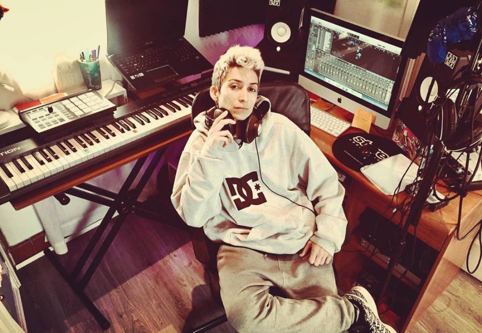 Eskarnia en su estudio.
