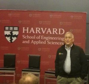 Walter Isaacson, durante la conferencia-