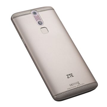 Un ‘smartphone’ pequeño solo en el nombre Un ‘smartphone’ pequeño solo en el nombre