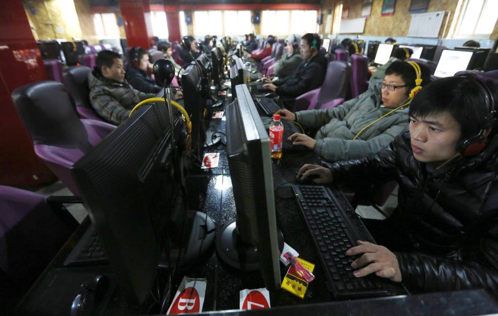 Computadores em uso numa LAN house de Pequim, em imagem de arquivo. Computadores em uso numa LAN house de Pequim, em imagem de arquivo.