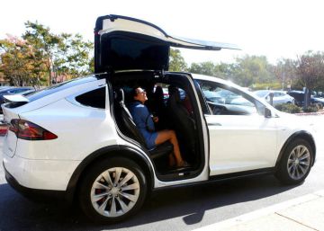 EE UU investiga a Tesla tras otro accidente de un coche con el piloto automático