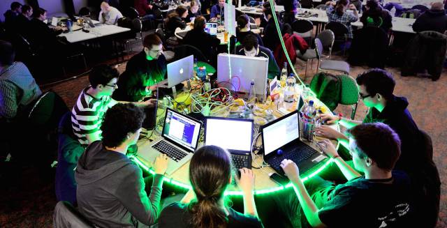 Así han atacado los ‘hackers’ las webs de Twitter, Spotify o Ebay Así han atacado los ‘hackers’ las webs de Twitter, Spotify o Ebay