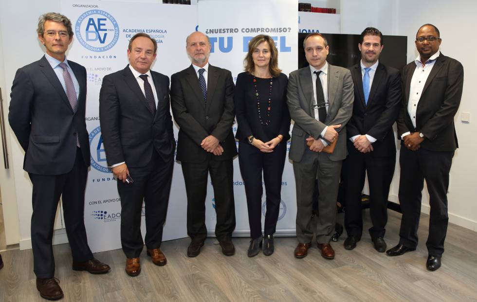 Los participantes en el acto de presentación de la aplicación. De izda a dcha: Luis Ríos, José Javier Castrodeza, Pedro Jaén, Elena María Bastidas, José Antonio Alonso, Sergio Vañó y Daudi Rajabu. Los participantes en el acto de presentación de la aplicación. De izda a dcha: Luis Ríos, José Javier Castrodeza, Pedro Jaén, Elena María Bastidas, José Antonio Alonso, Sergio Vañó y Daudi Rajabu.