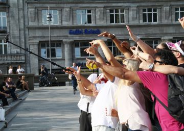 Tus selfis enseñando los dedos pueden suponer un problema de seguridad