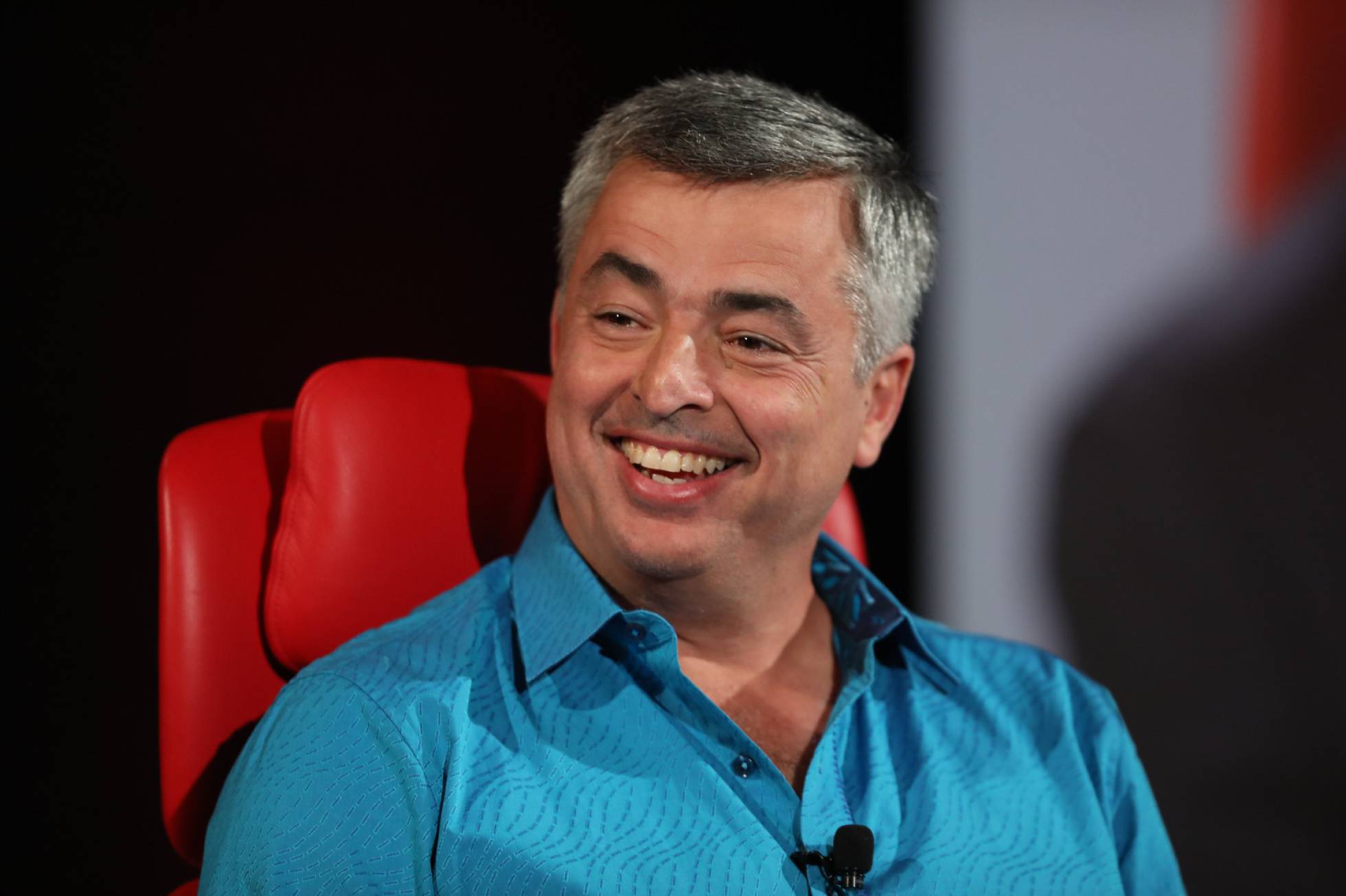 Eddy Cue durante la conversación después de la cena. Eddy Cue durante la conversación después de la cena.