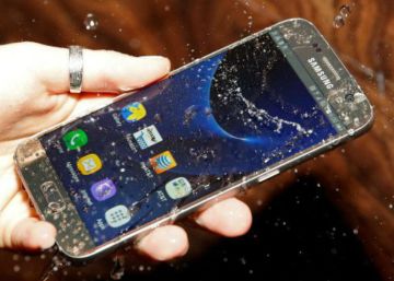 Metade dos jovens quebra o vidro do smartphone no primeiro ano Metade dos jovens quebra o vidro do smartphone no primeiro ano