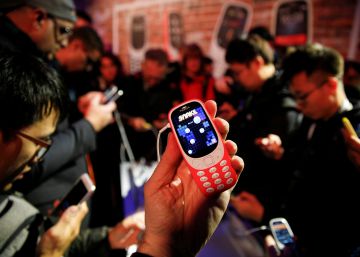 Color fluorescente, aspecto retro y nuevos materiales: así son los teléfonos de 2017 Color fluorescente, aspecto retro y nuevos materiales: así son los teléfonos de 2017