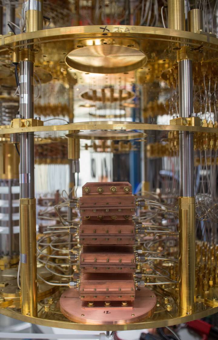 Detalle del interior del ordenador cuántico universal de IBM. Detalle del interior del ordenador cuántico universal de IBM.