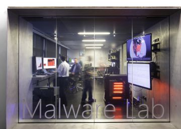 Menos ‘conspiranoia’ y más tecnología