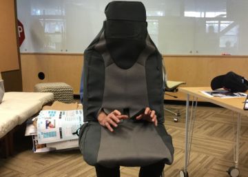 El falso coche autónomo con conductor disfrazado de asiento El falso coche autónomo con conductor disfrazado de asiento
