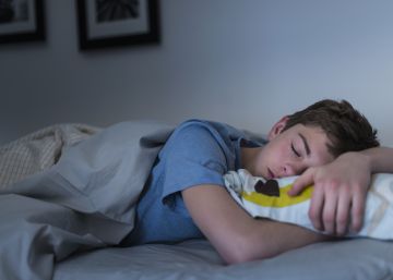 Algo está roubando o sono dos adolescentes, mas a solução é surpreendentemente simples