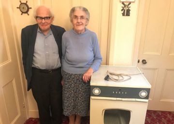 ¿Obsolescencia programada? Estos ancianos llevan 55 años usando la misma secadora