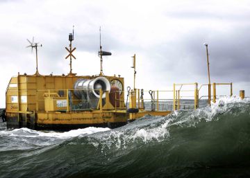 Holanda construye la primera planta flotante de energía solar
