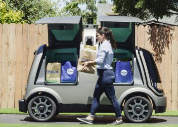 Una cadena de supermercados ensaya el reparto con coches autónomos