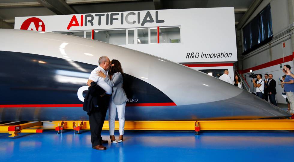 La compañía HTT presenta en Cádiz su primera cápsula del Hyperloop
