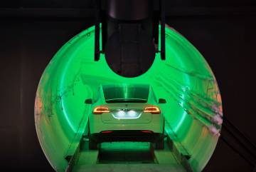 Un Tesla Modelo X modificado, en el túnel.