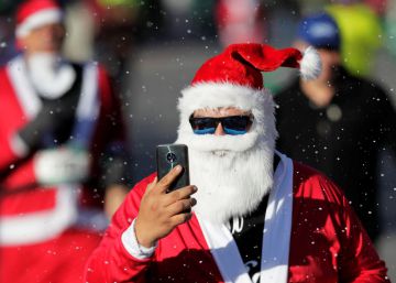 Un hombre vestido de Santa Claus en Monterrey (méxico), la pasada semana.