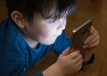 Un nuevo estudio asocia el uso de pantallas con un peor desarrollo de los niños