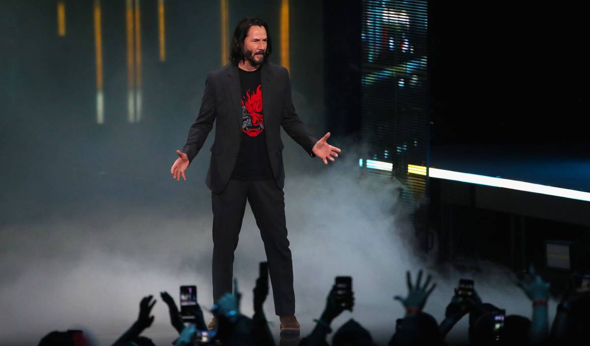 Kenu Reeves presenta 'Cyberpunk 2077' en Los Ángeles.