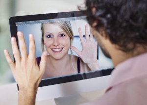 O que meu namorado aprendeu ao ser tratado como mulher na web