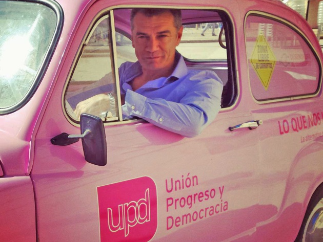 Toni Cantó en su coche de campaña Toni Cantó en su coche de campaña